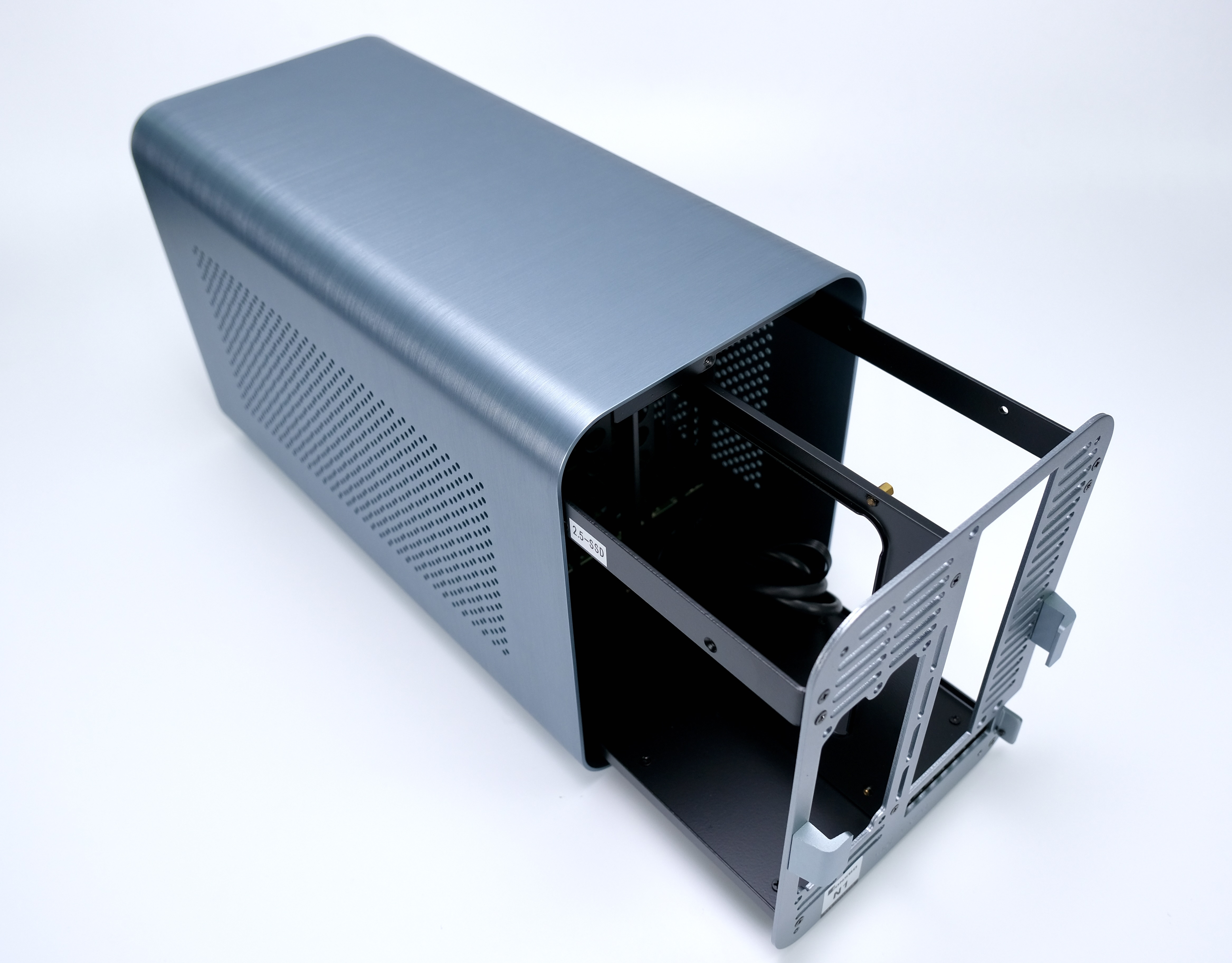 小姐姐的精致城堡!ITX极简风NAS装机纪实