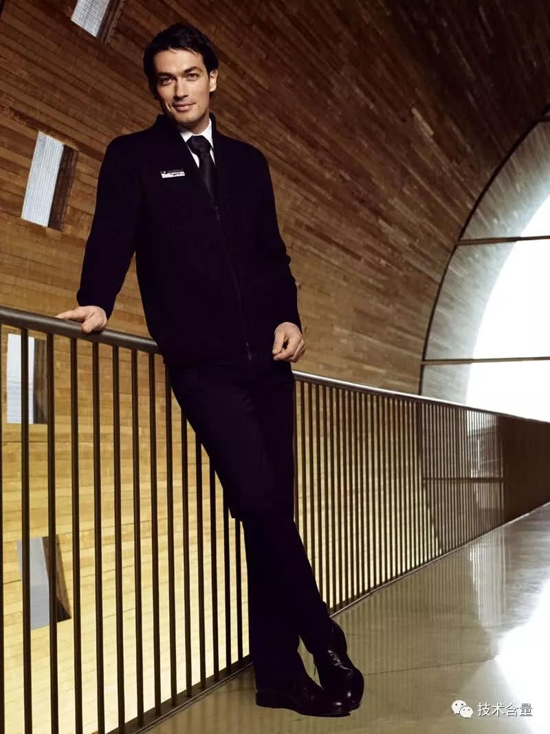 空姐制服每个年代的设计理念,中国国际航空空姐制服设计