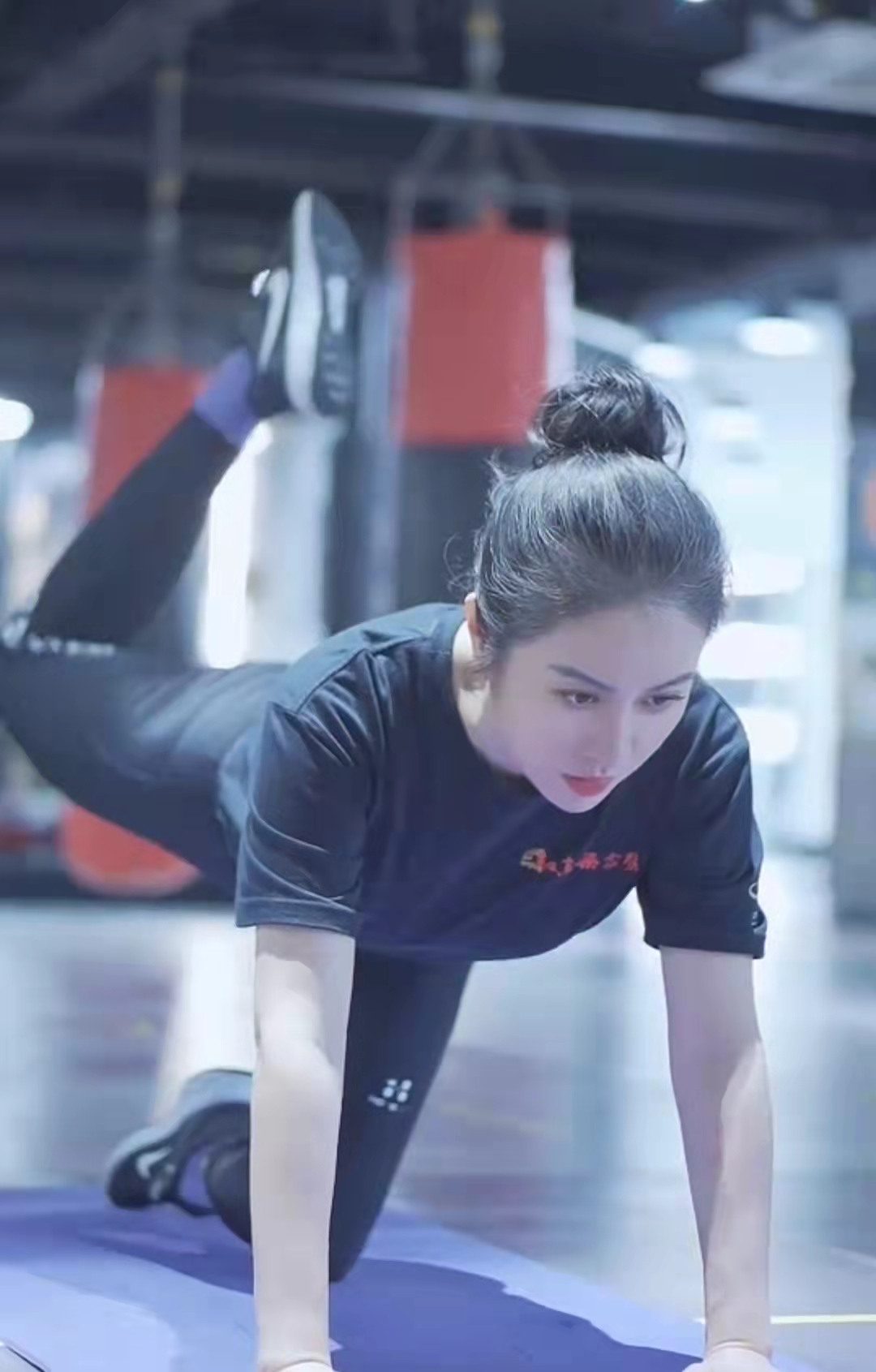 叶璇露脐装照片真人 (叶璇被爆料视频)