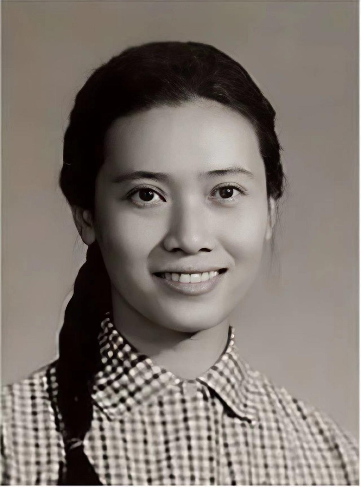 朱逢博丈夫骨灰摆放在哪里,著名女歌唱家朱逢博近况