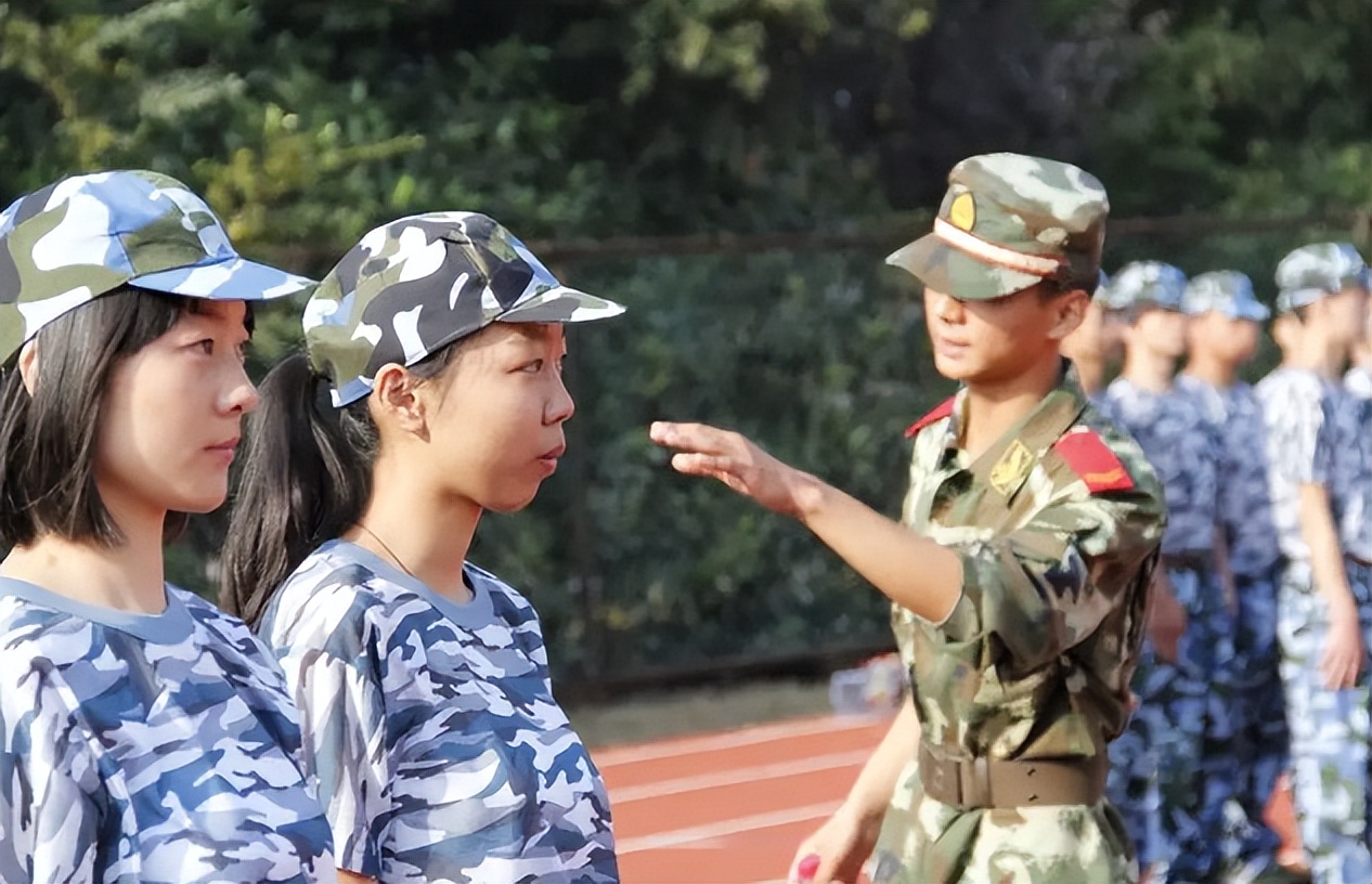 大专开学军训可以退学回去复读吗,职校军训坚持不下来会被退学吗