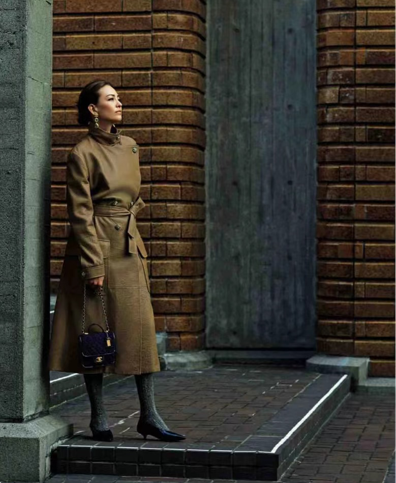 红格子大衣的穿搭技巧,穿大衣有技巧这样穿才好看