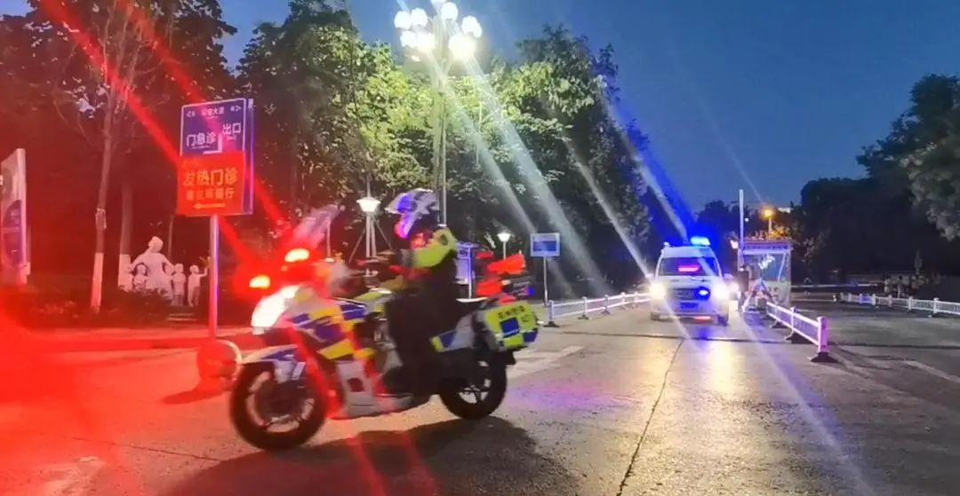 【我为群众办实事】三斤半早产儿肺出血!四省交警千里接力转运急救!