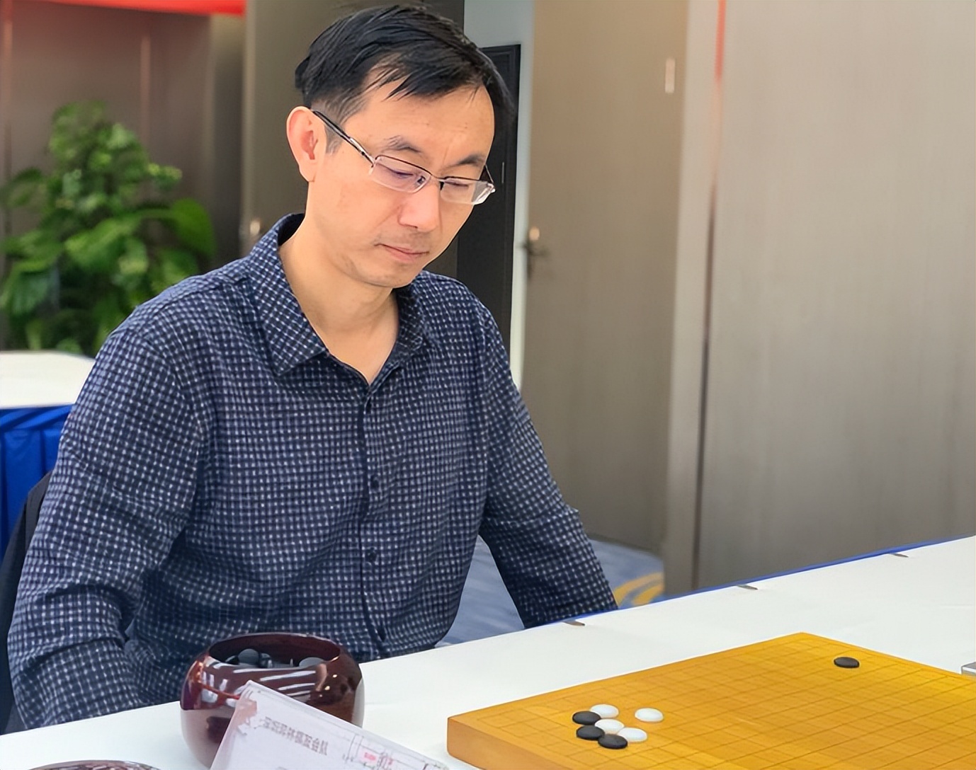 张译几几年结婚的,张译为何娶大6岁二婚妻子