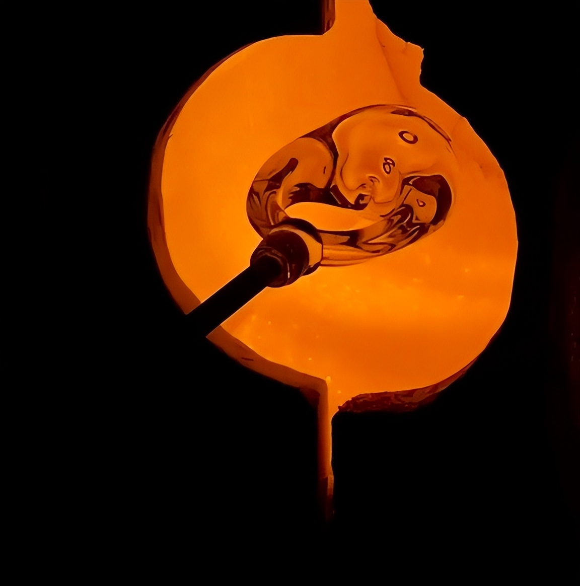 他们用玻璃做了个水晶包,卖得死贵,外国明星还狂爱