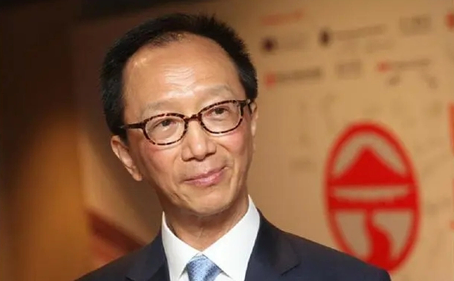 香港“财神爷”梁锦松：为香港狂赚3万亿，花100亿为妻子买医院