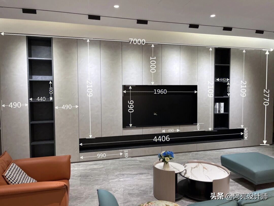 客厅长5.5米悬空电视柜的最佳尺寸,电视柜设计这三种方案更美观实用