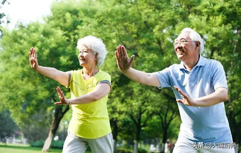哪些食物补钙中老年吃最好,老人常吃这3种菜可补钙