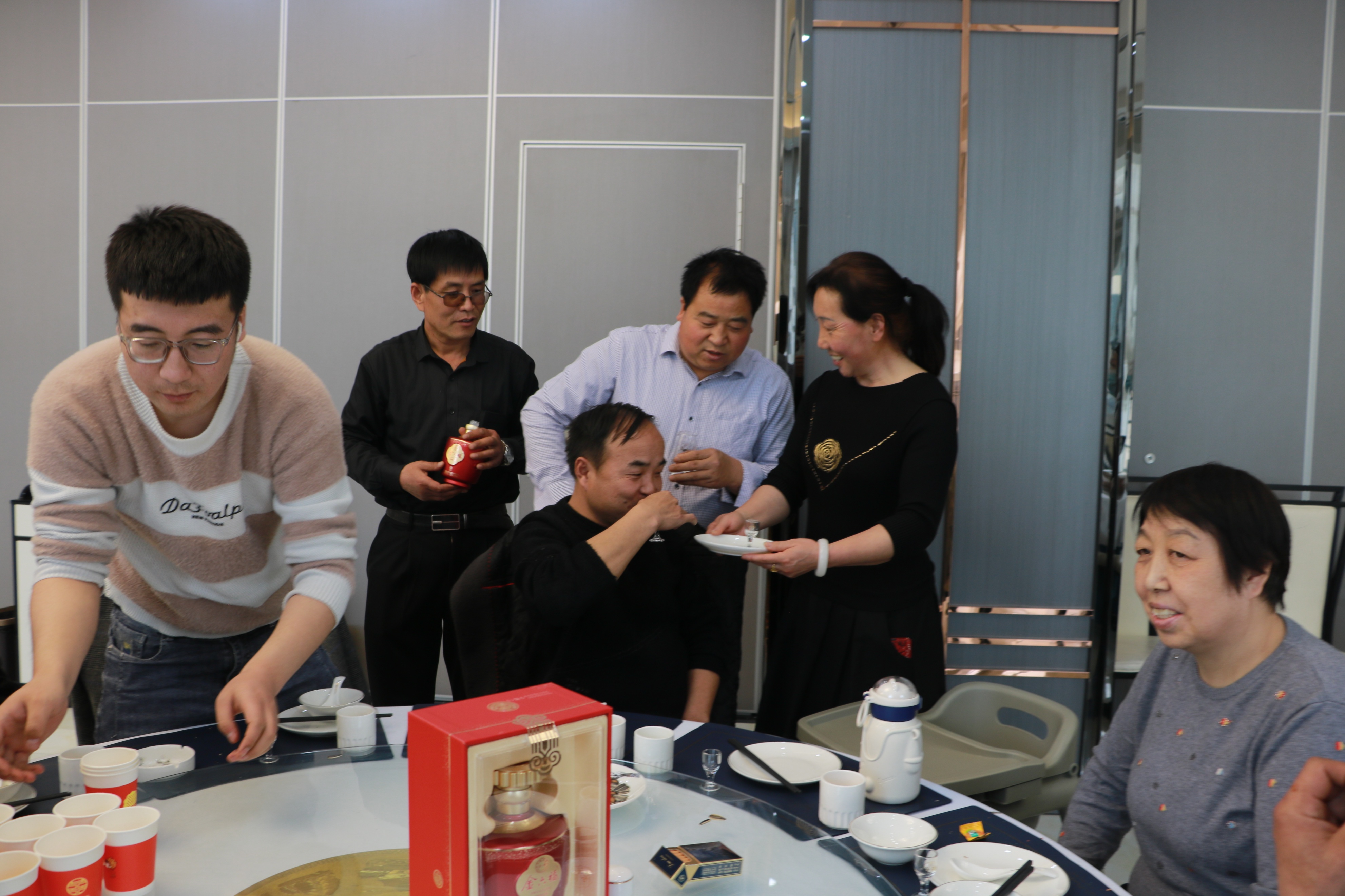 订婚有哪些风俗习惯,传统订婚习俗有哪些讲究