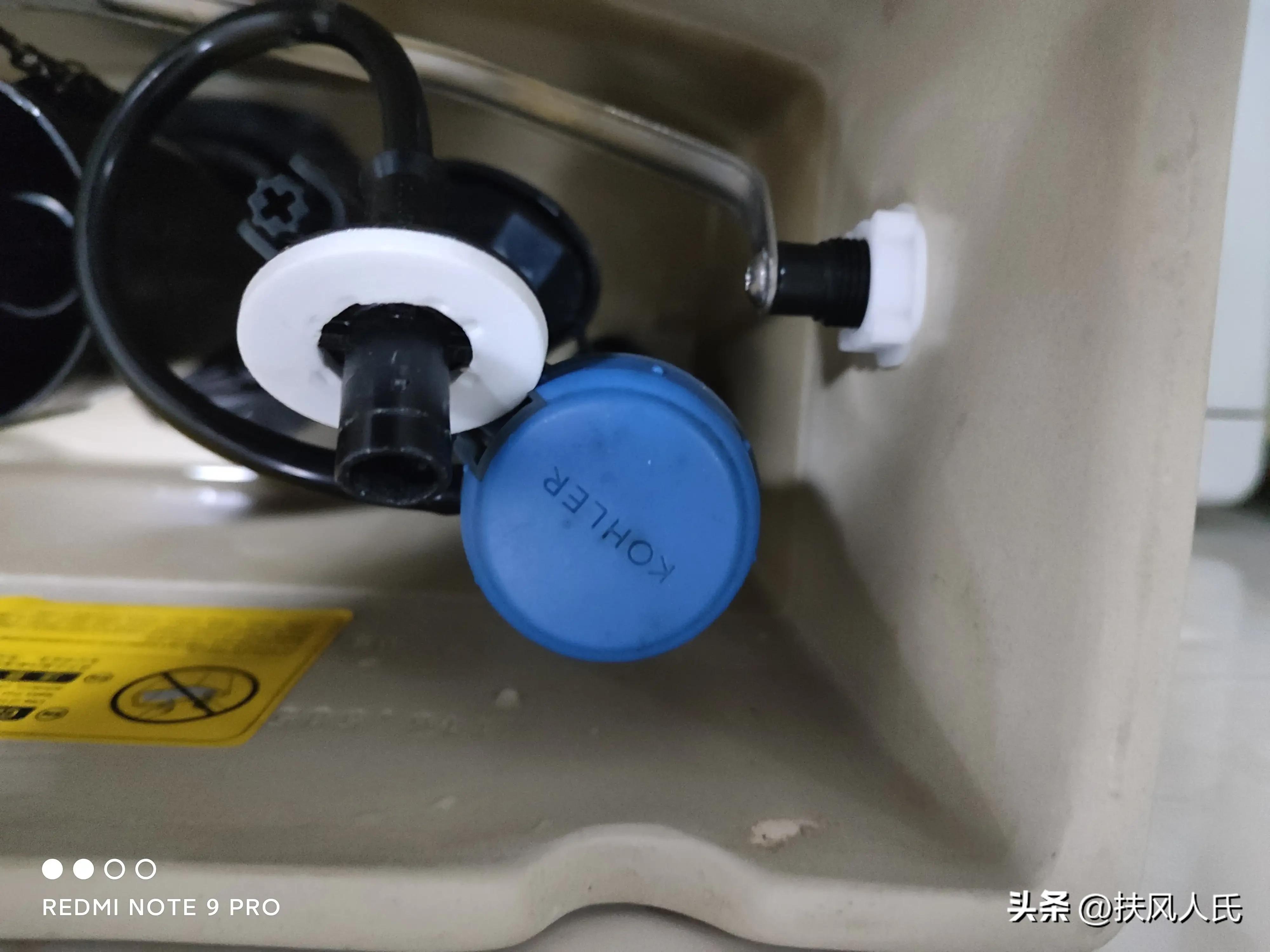 马桶水箱漏水的原因及解决方法,马桶后面漏水还流出屎来怎么办