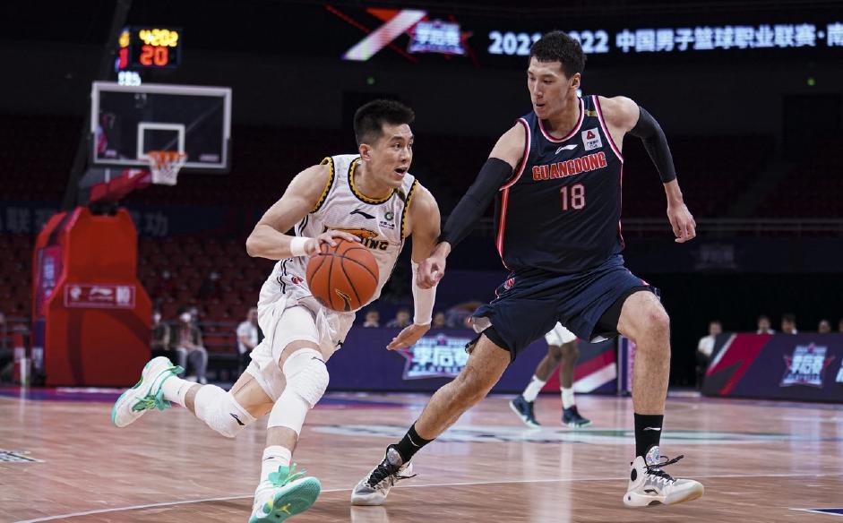 重大内讧!广东男篮核心或离队,加盟上海、首钢二选一