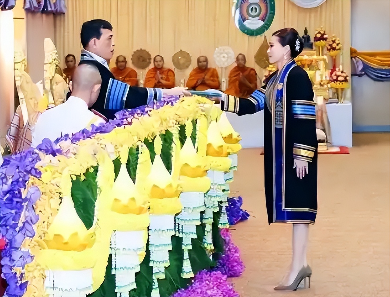 苏提达2024年照片,苏提达获得44个博士学位