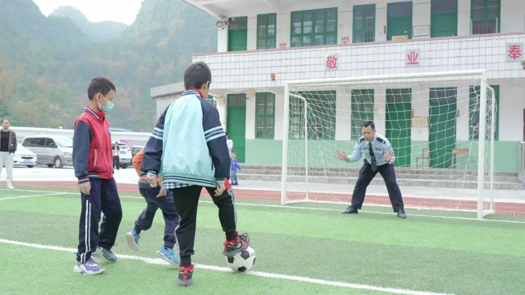 学习宣传贯彻*党**的二十大精神｜助力乡村振兴南宁公安在行动