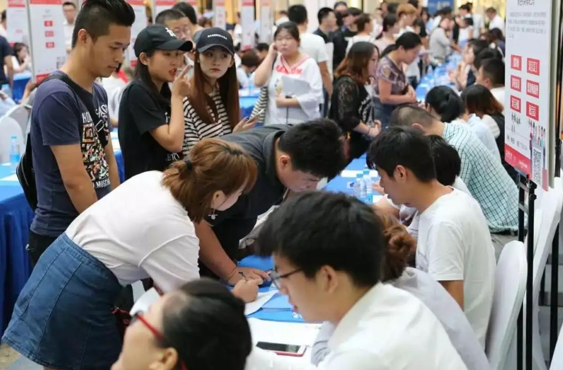 本科生在富士康就业前景,大学生进富士康就业