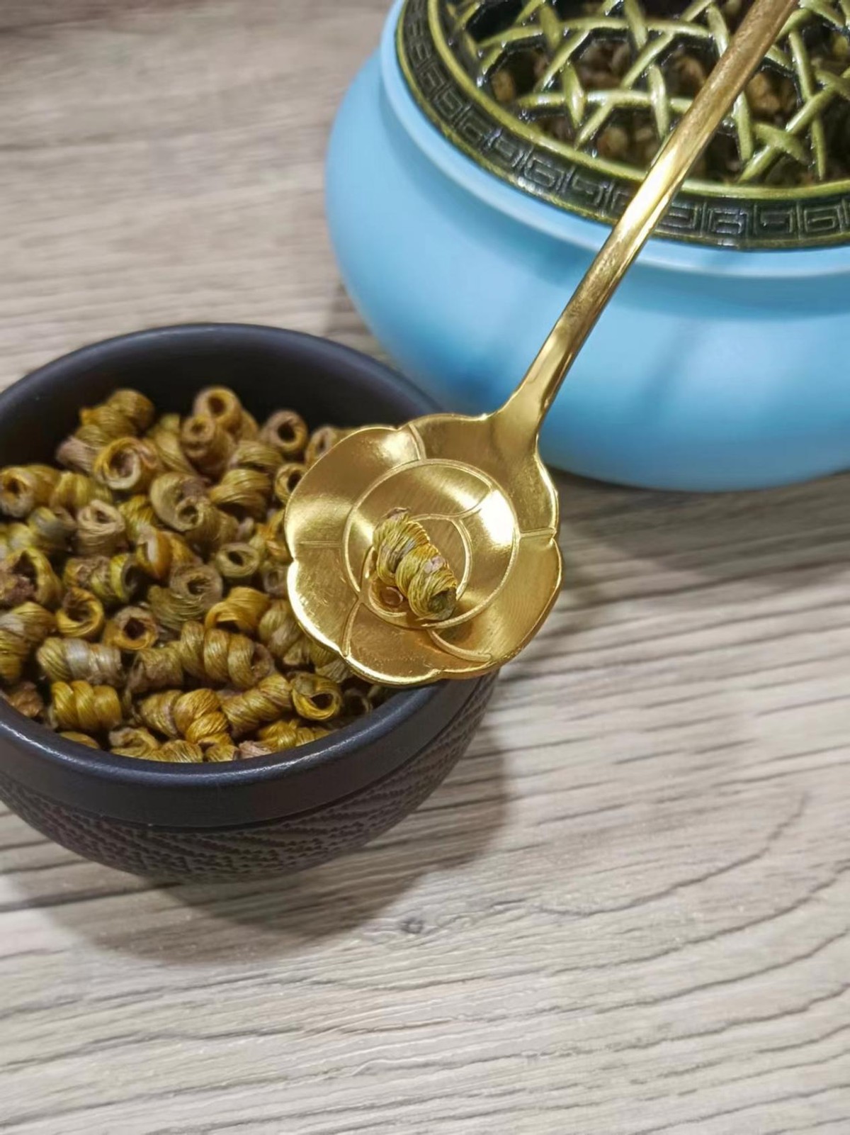 新鲜铁皮石斛煲汤的吃法,干铁皮石斛煲汤的正确方法