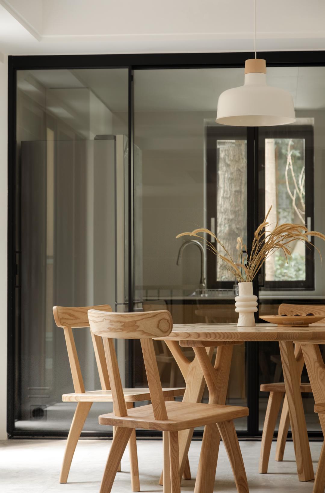 264㎡原木别墅丨满墙大书柜丨让自然的风带来家的宁静