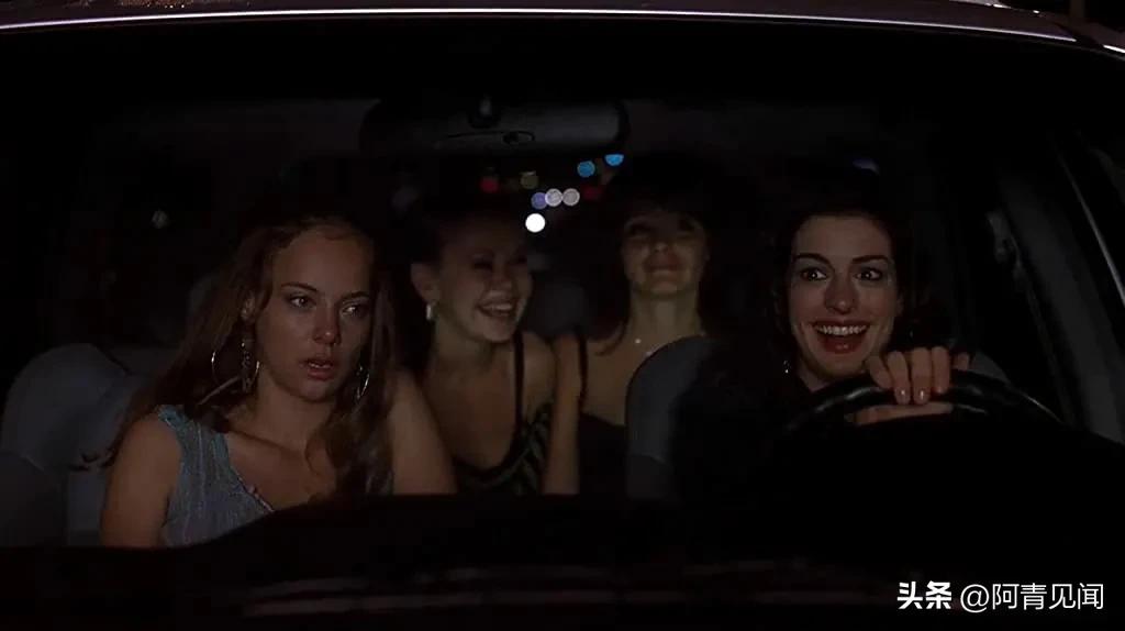 安妮海瑟薇演帕金森的电影,oneday安妮海瑟薇电影完整在线