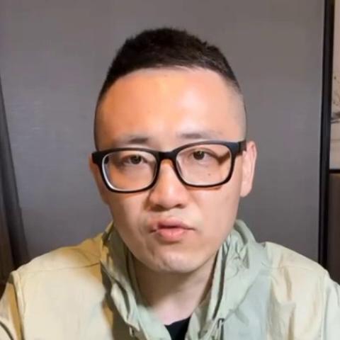 挤在星巴克的失业中年人,星巴克为何会挤满失业中年人