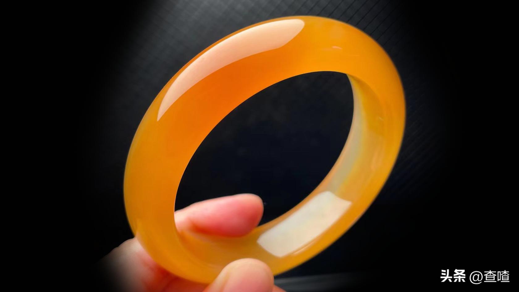 黄龙玉与翡翠的区别,黄龙玉与翡翠区别在哪