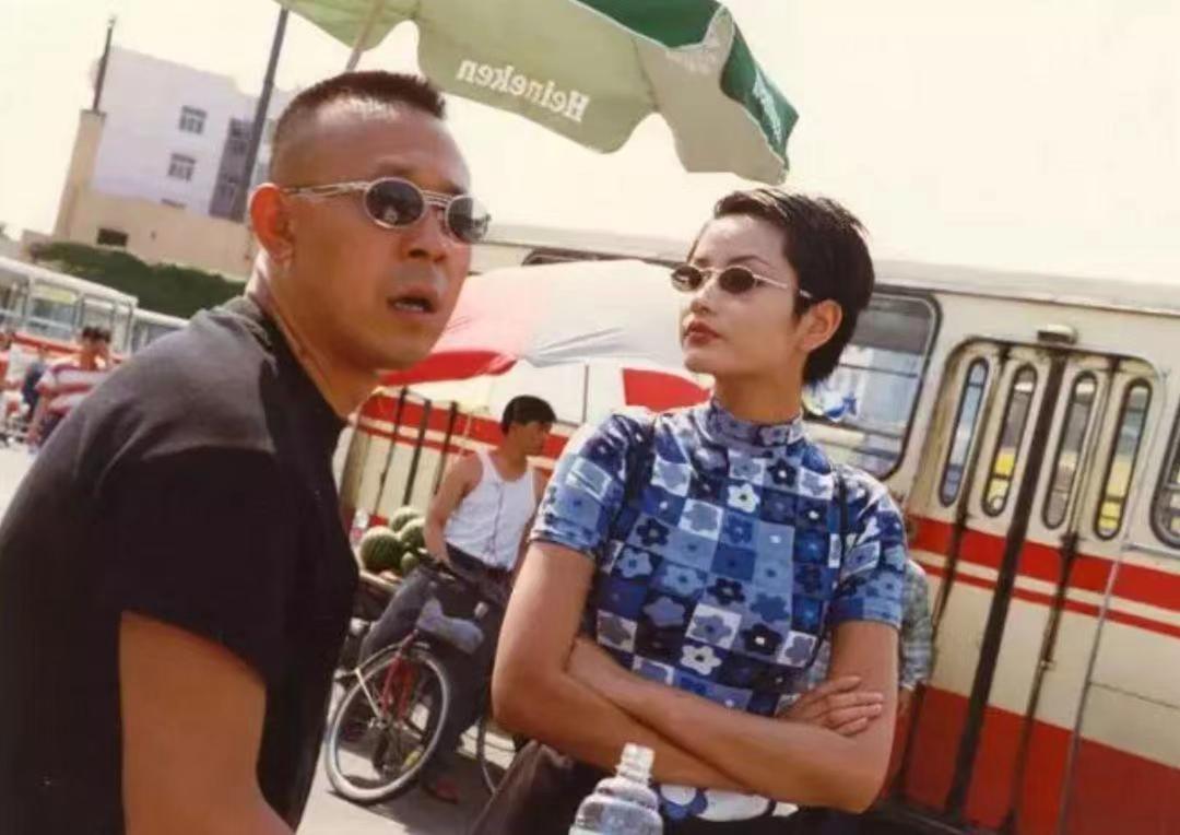 年轻时的瞿颖又飒又漂亮,52岁的瞿颖走秀惊艳全场美丽酷飒