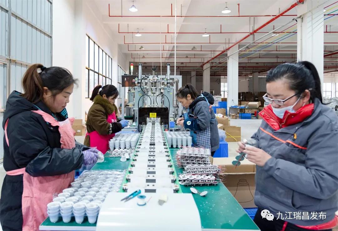 大江奔流长江经济带,大江奔涌绘宏图