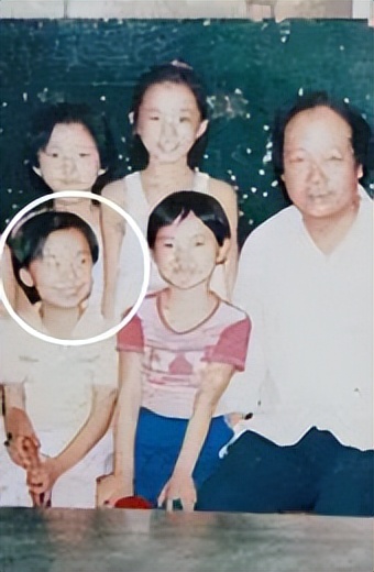 她是世界女乒第一人,大20岁老公与袁立同居12年,转身把她宠上天