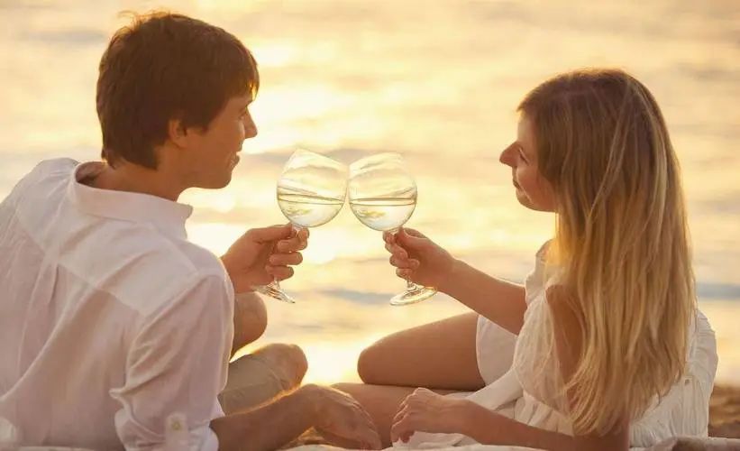 男人假装很爱一个女人和真的很爱一个女人,是有本质区别的