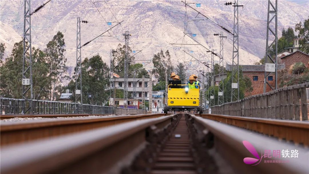 咻——铁路敞篷小跑车来啦