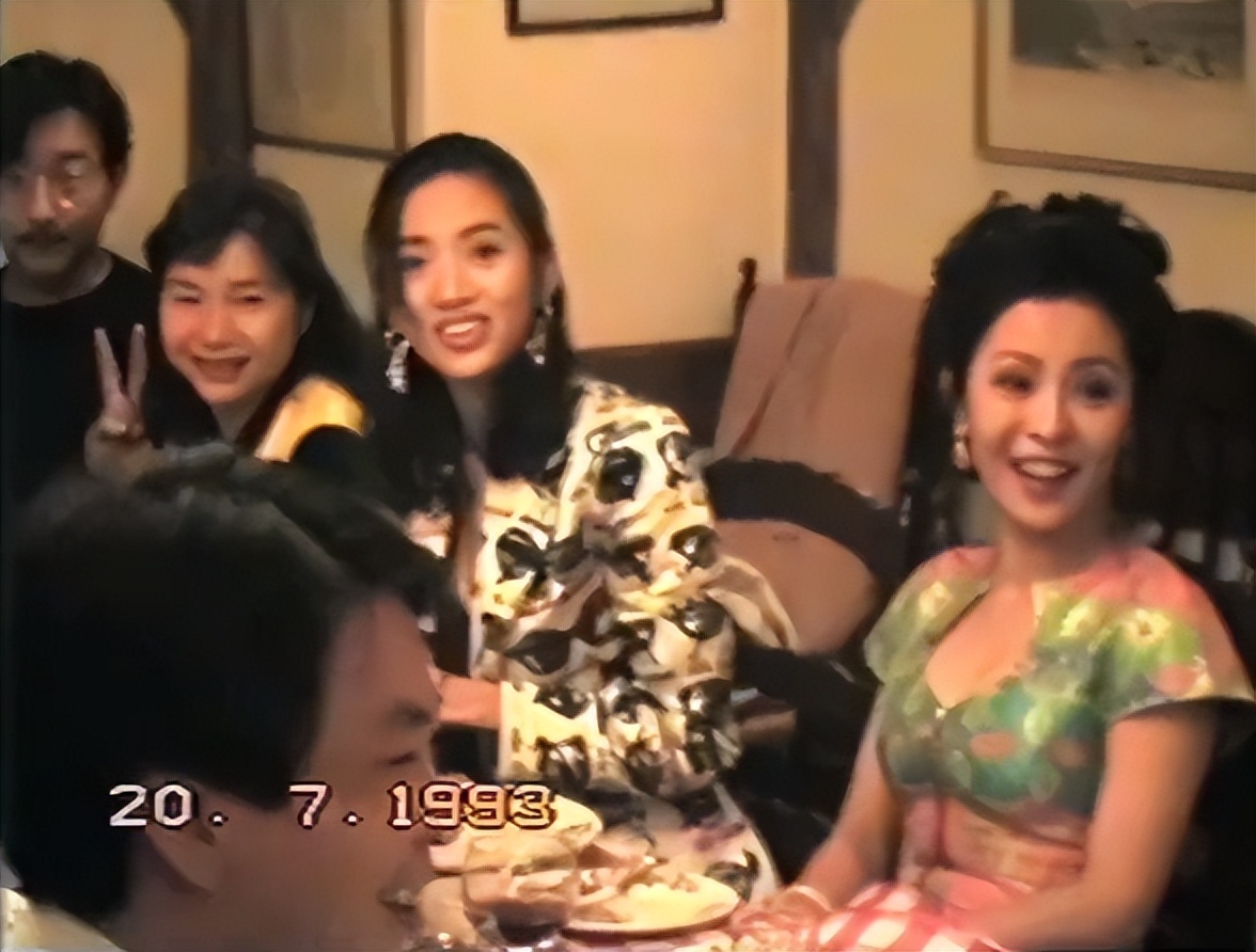 鹰钩鼻，笑露牙龈看看向太陈岚年轻时的样子，为啥宠爱郭碧婷