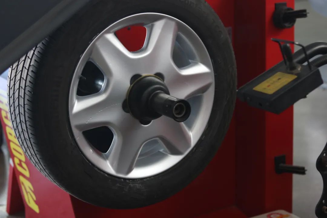 大哥12万买2005年售价100万的凌志LS430，含泪又花10万翻新才能开