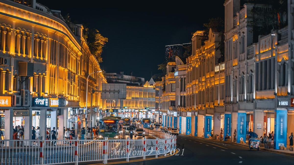 少年花光父母50万积蓄打赏女主播,53岁离异大叔打赏女主播4万元