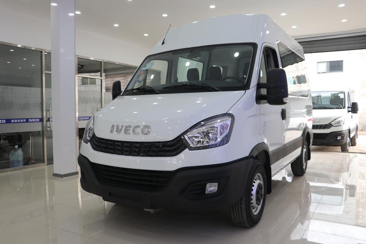依维柯4座厢式货运版,依维柯8.99万加长版