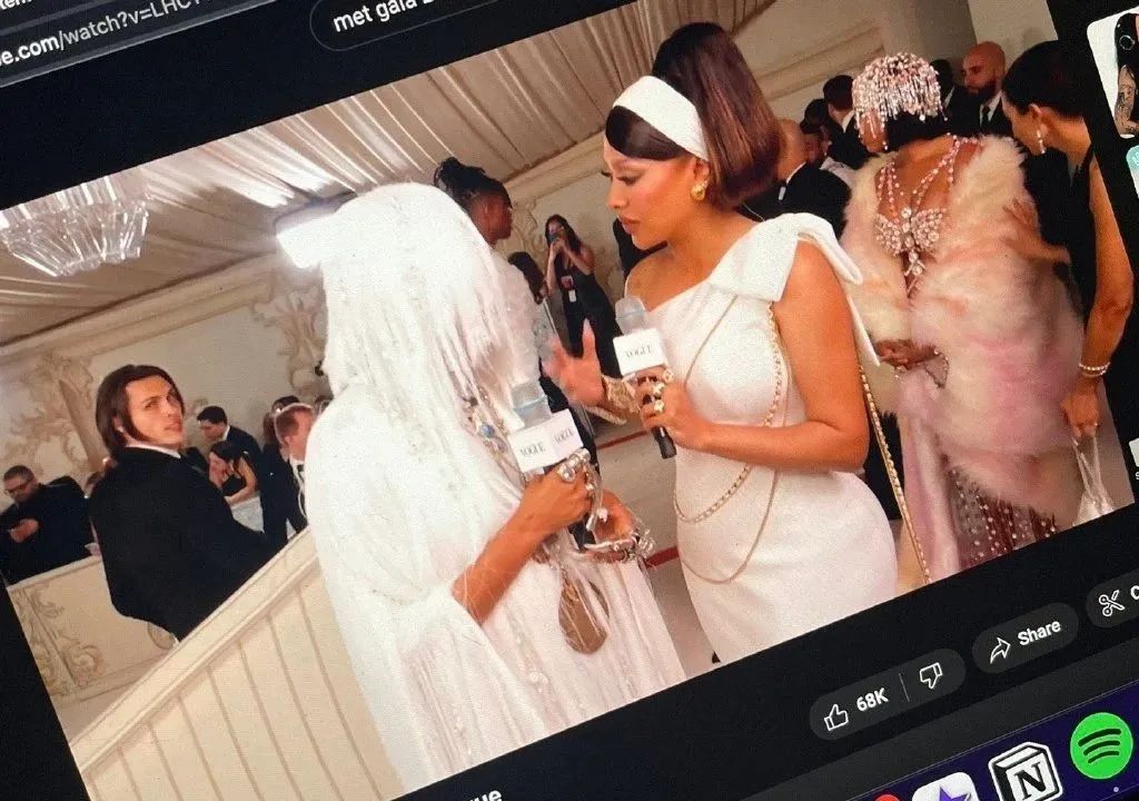 拖把头、海底生化人穿搭，美国这最受瞩目的一夜，如“群魔乱舞”