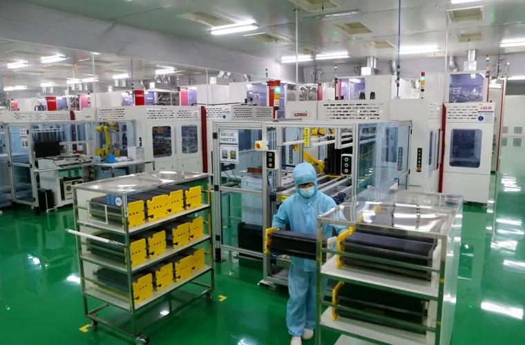 郭云平讲现代年轻人不进工厂上班,央视网评年轻人为什么不愿进工厂