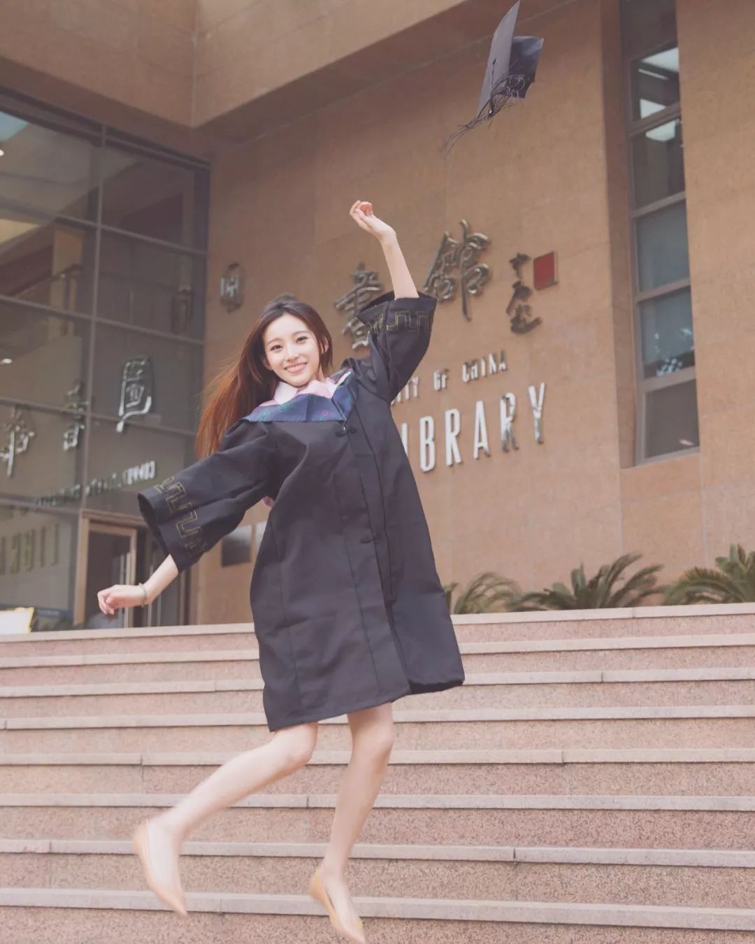 春晚主持人董卿周涛朱迅李思思,春晚主持人董卿朱迅周涛