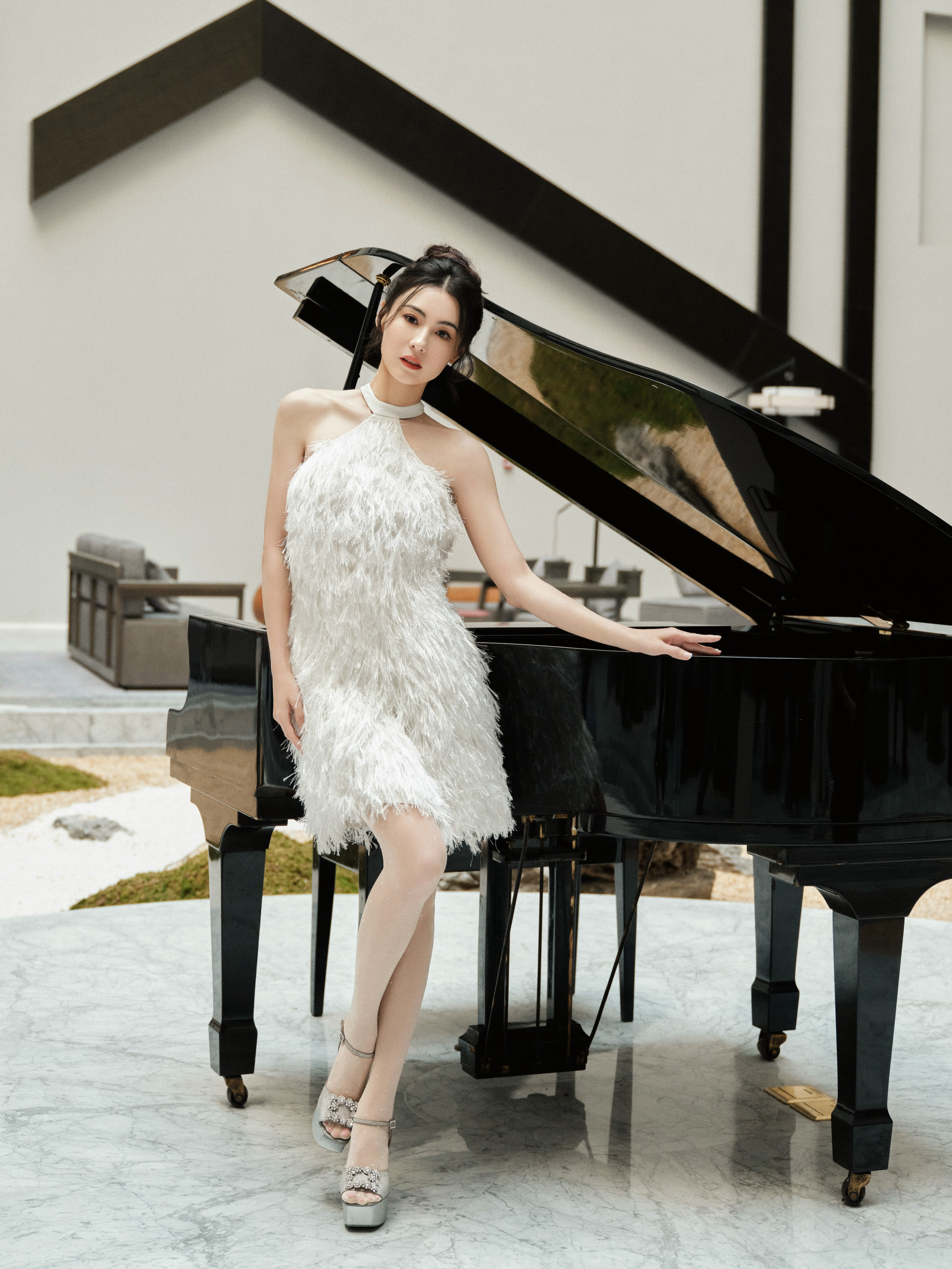 张柏芝晒美照长发飘飘女神范十足,张柏芝晒旗袍美照被赞状态回春