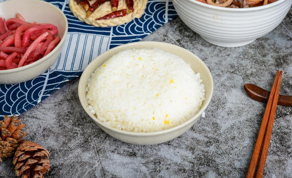 只吃菜不吃饭，42岁女性淀粉“断舍离”后一年，身体有什么变化？