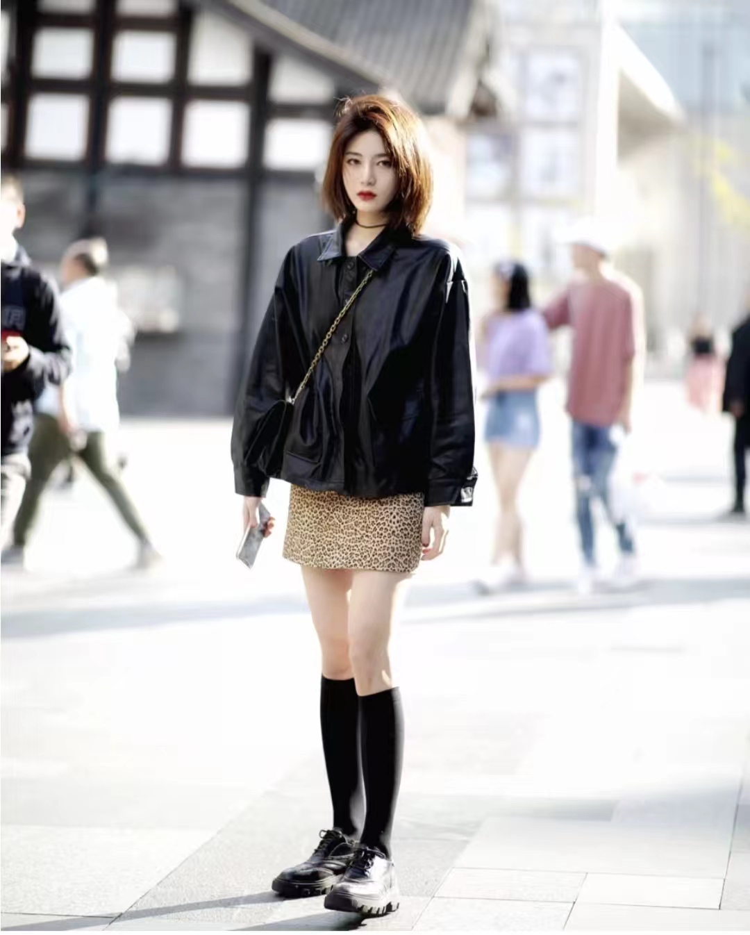 皮衣怎么搭配衣服女秋冬,2020洋气套装皮衣