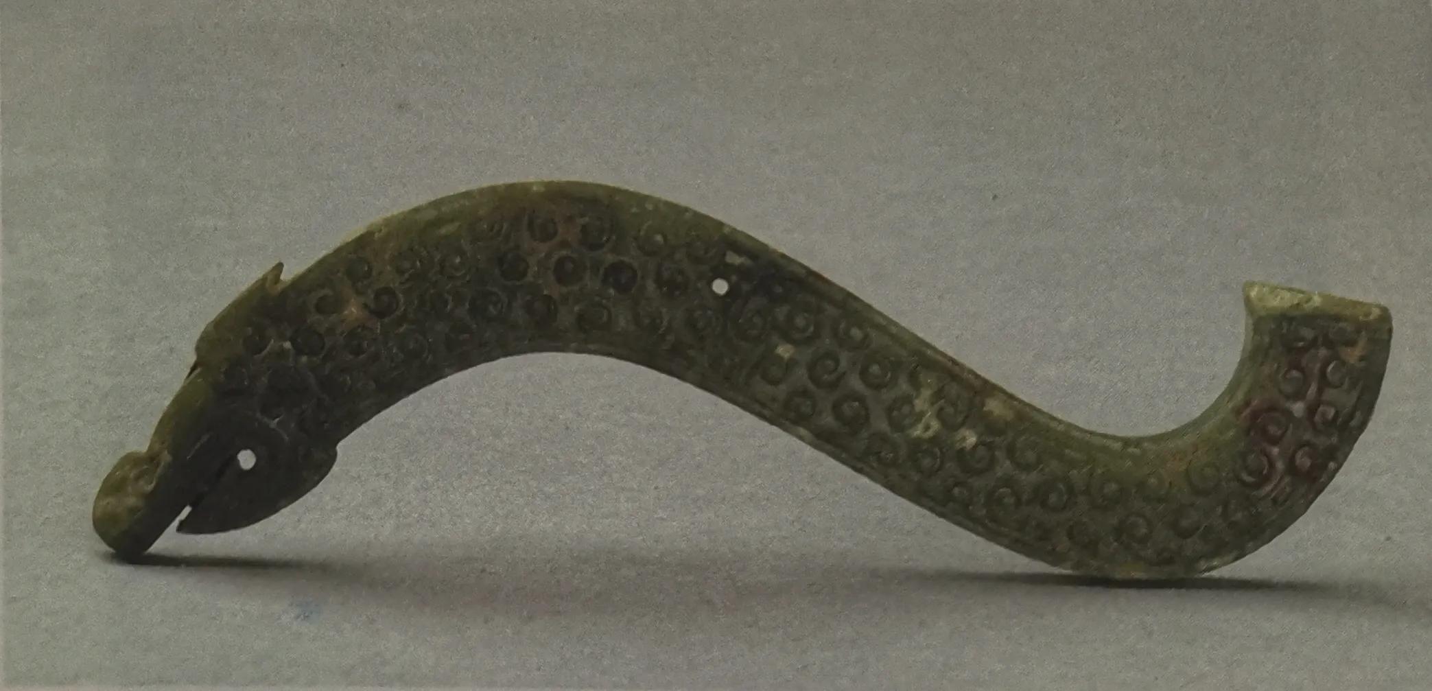 流失海外的商周玉器,商周遗址出土石家河玉器