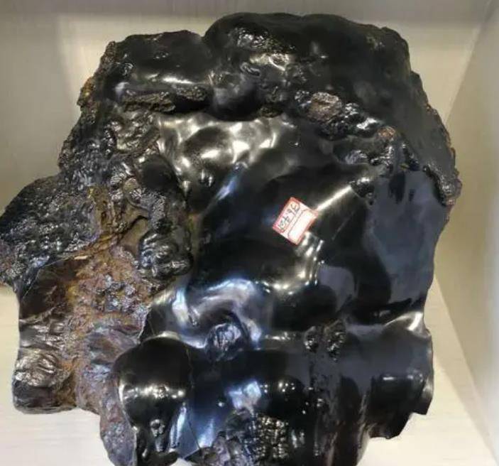 新疆一牧民发现17吨重陨石,最近新疆发现的最贵的陨石