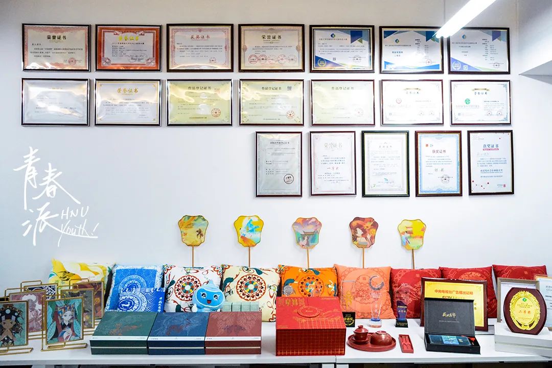 00后大学生就业创业成功案例,00后女大学生创业年收入1200万