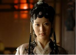 京城四美*冰白**：献媚成龙获杨受成独宠，下嫁男模却遭郑元畅*爱夺**