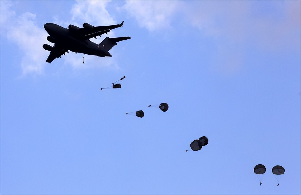 美军b-1b轰炸机到中东,印度购买b1b战略轰炸机