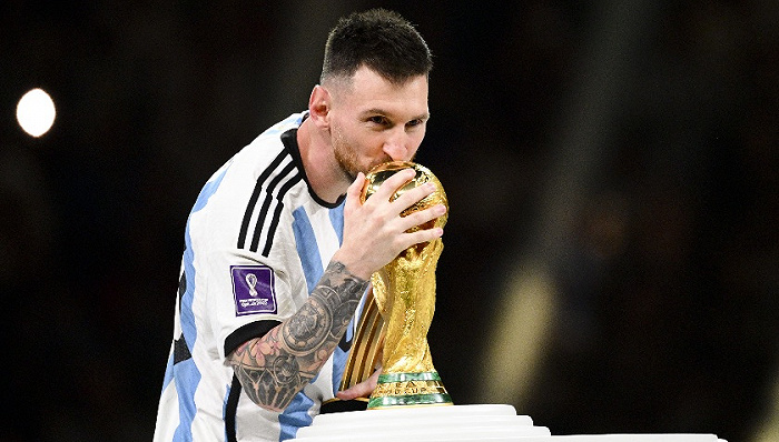 梅西从少年到球王之路完整版,梅西从侏儒症到球王的剪辑