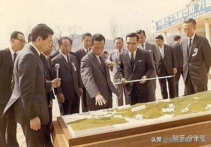 在冲锋枪面前卡宾枪就是烧火棍,1968年青瓦台袭击事件中的轻*器武**