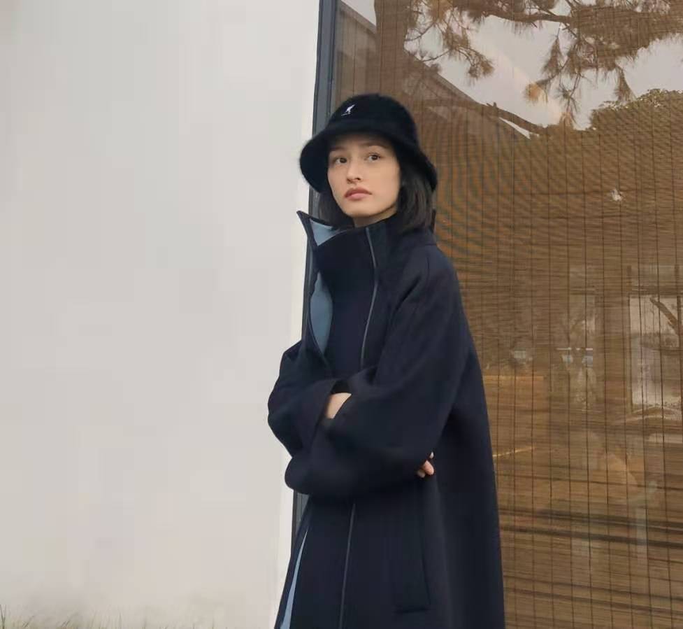 为什么感觉戴帽子很丑,戴帽子适合的穿搭