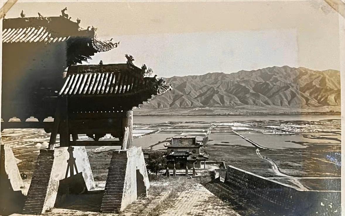 1949年，毛主席进北平时的一组老照片，穿着军棉大衣气场强大