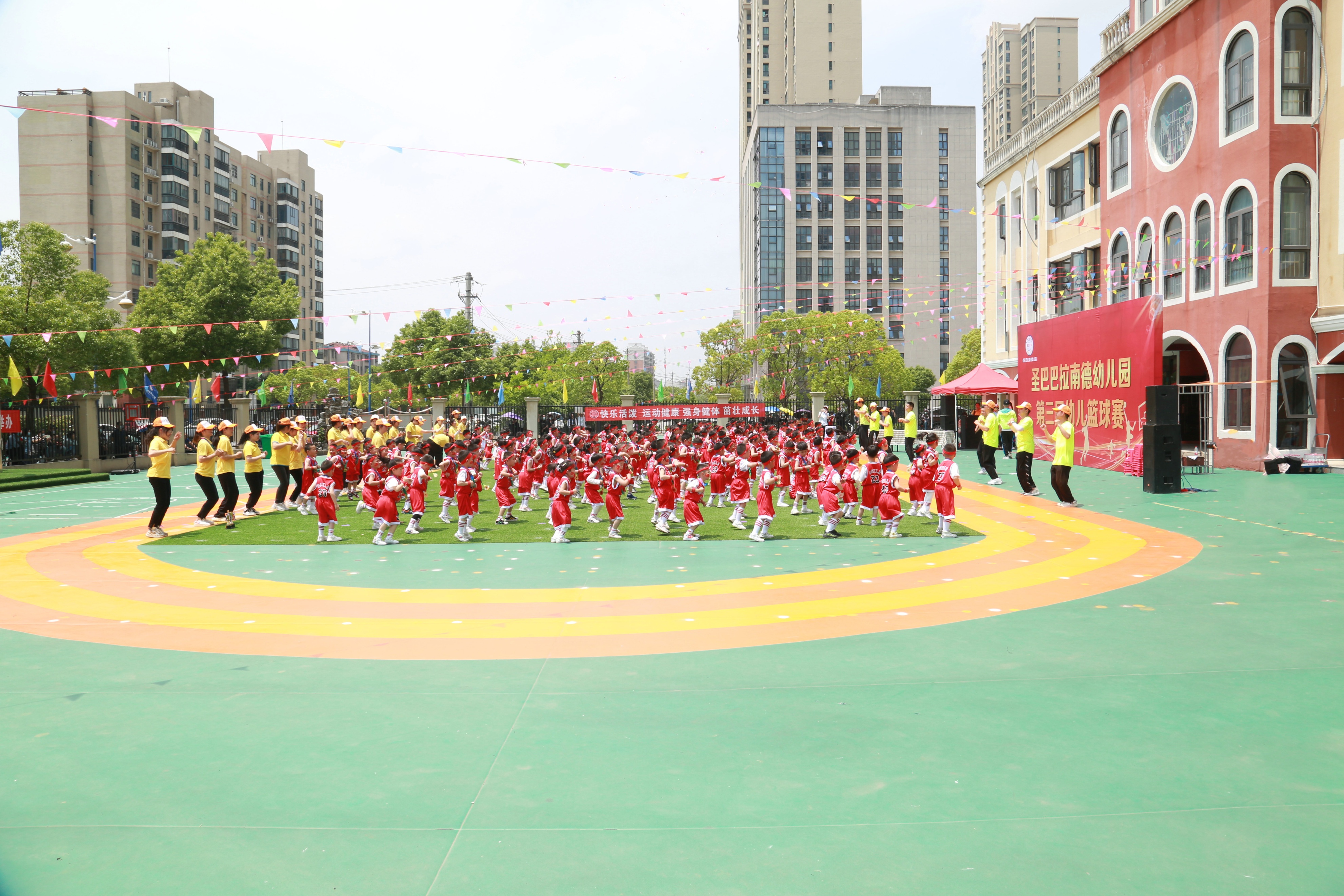 圣巴巴拉里面的篮球比赛,强健体魄小班运动会