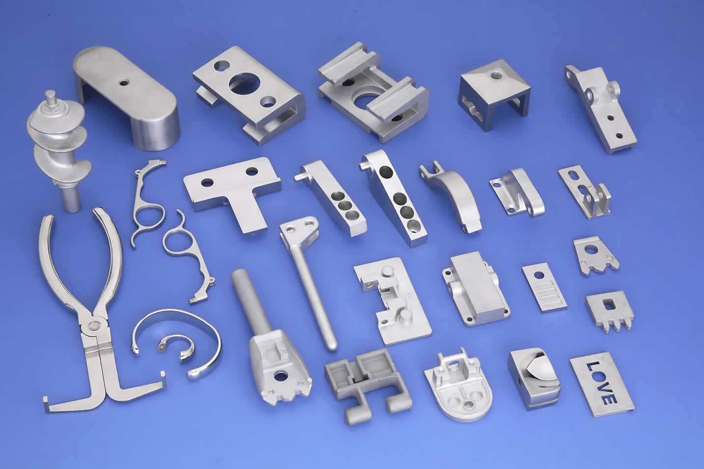 集成墙板龙骨用什么材料,装饰板龙骨是什么材质的