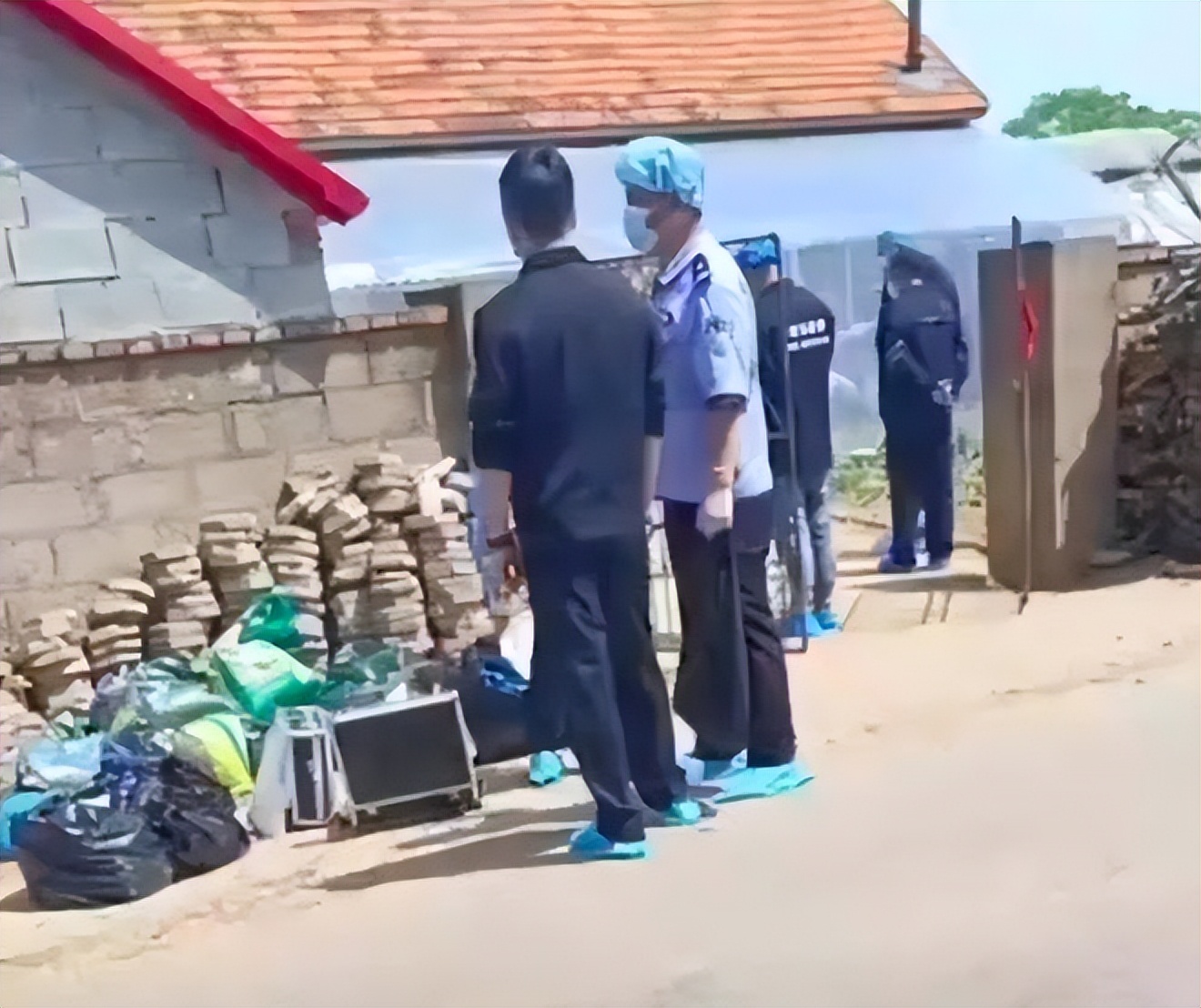 快赶上美国枪击案了：辽宁一老农为泄愤持杀猪刀捅死同村多人